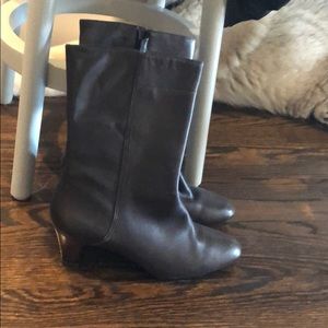 New never worn boots